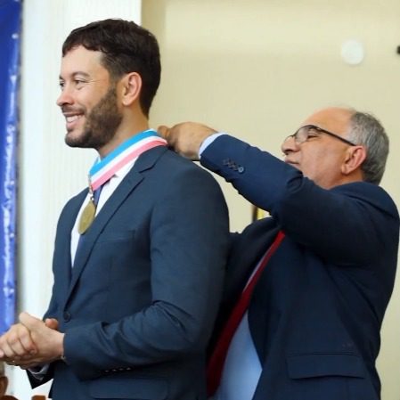 Prefeito Arnaldinho Borgo recebe comenda em Convenção da Cadeeso