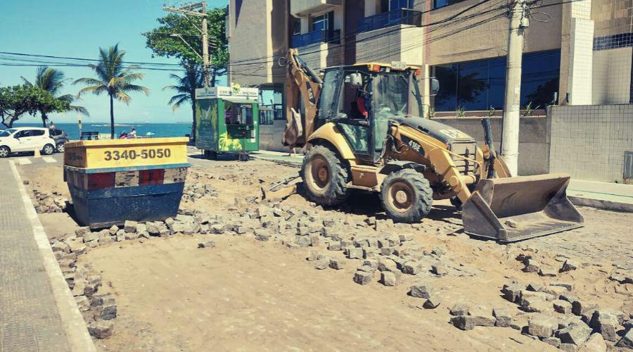 Itapuã tem via interditada para pavimentação