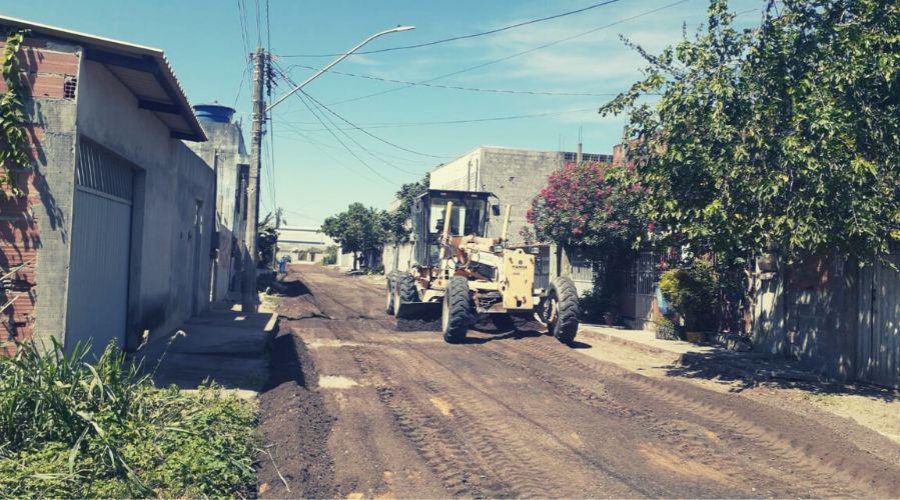Bairro Darly Santos recebe serviço de patrolamento de vias