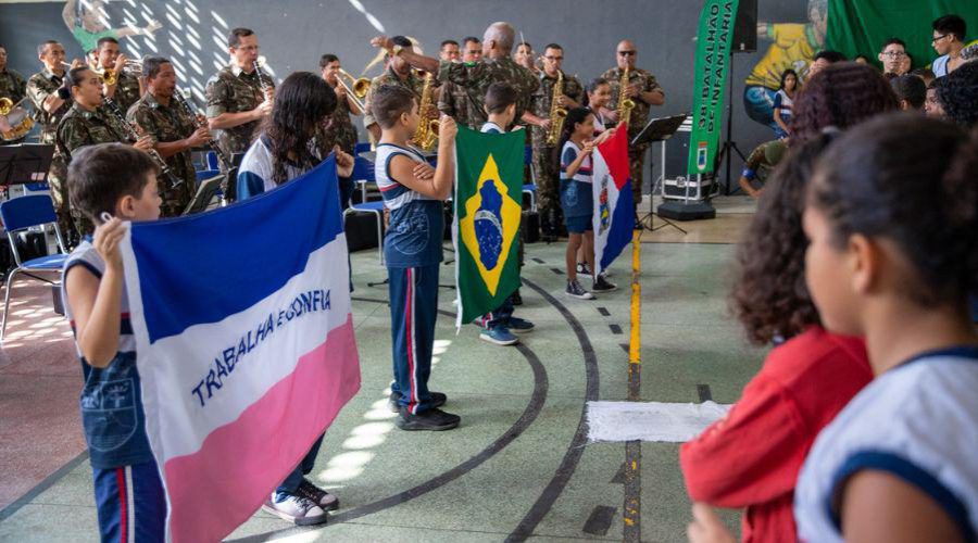 Projeto Música na Escola passa pelo bairro Jaburuna