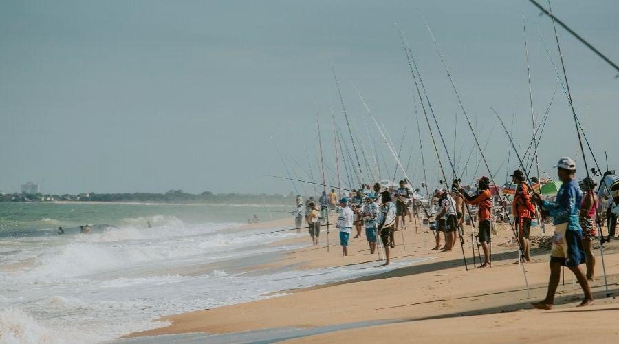 Taça Cidade de Vila Velha de Pesca reúne 200 competidores na Praia de Itaparica