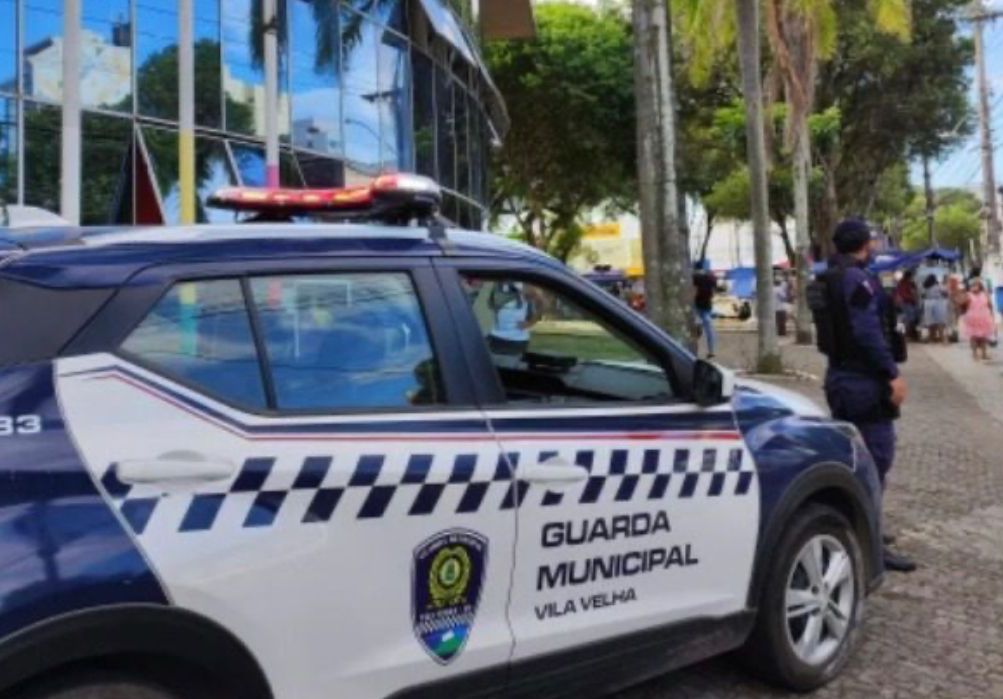 Diretores das escolas municipais passam por instrução do aplicativo SOS