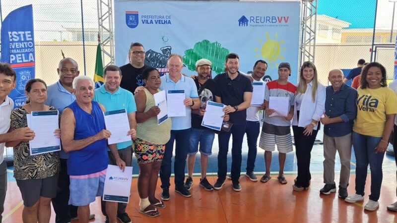 Governador inaugura quadra e visita obras de macrodrenagem em Vila Velha