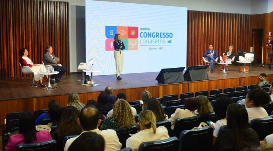 Vila Velha marca presença no principal encontro de saúde pública do Brasil