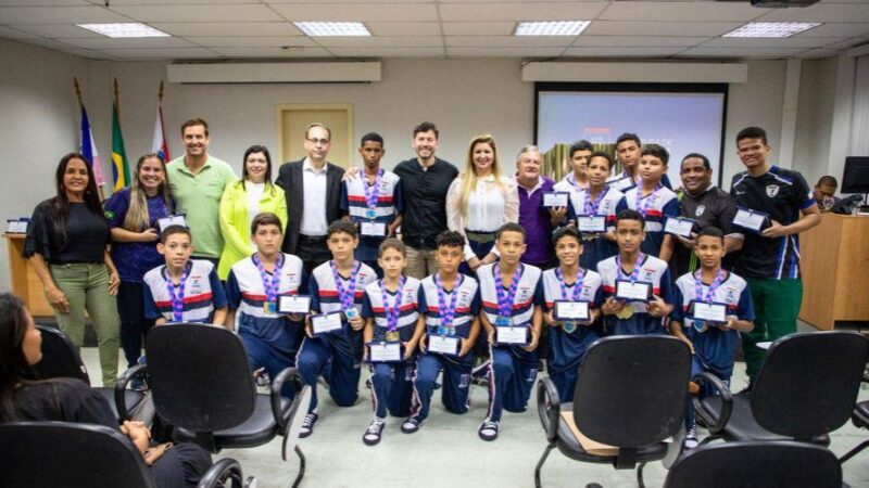 Homenagens aos Campeões Estaduais: Jovens Atletas dos Jogos Escolares são Reconhecidos