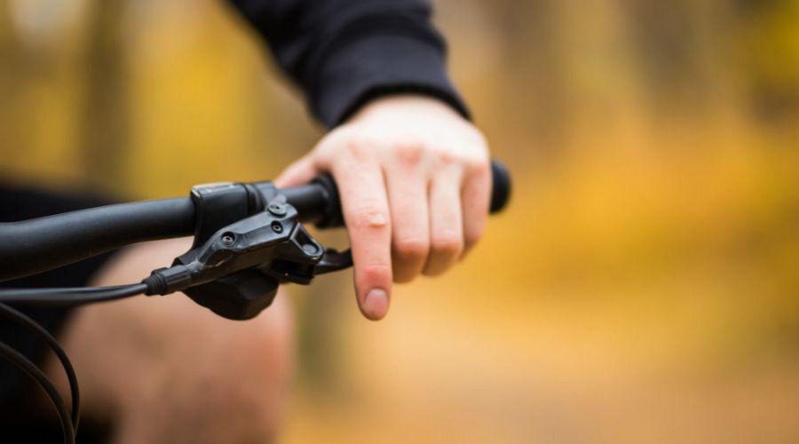 Milhares de ciclistas se juntam para o passeio na Grande Terra Vermelha