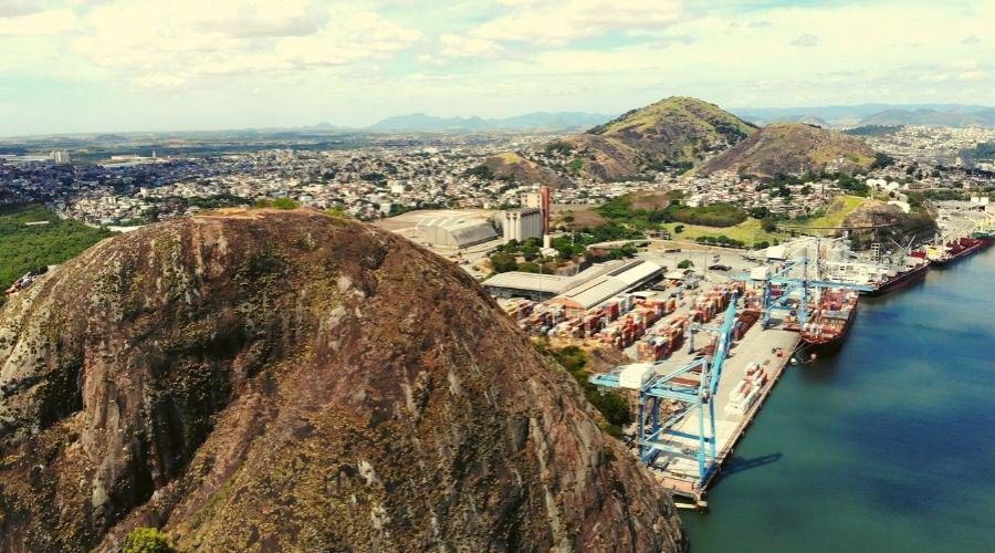 Navio Chinês com quase três mil carros elétricos desembarcará em Vila Velha nesta terça-feira 29