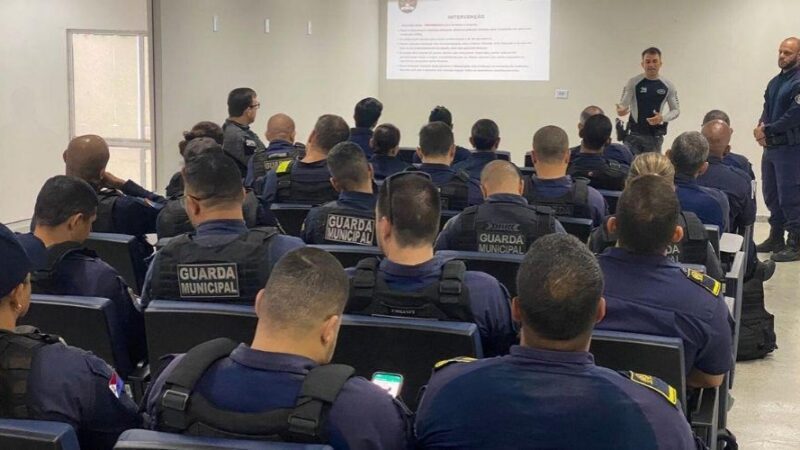 Guardas Municipais Preparam-se Contra Atacantes Ativos em Treinamento