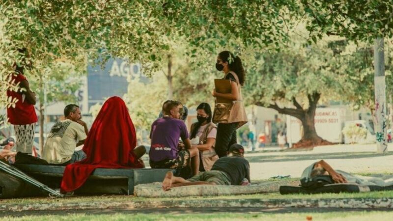 Iniciativas para Reintegração: Equipes Trabalham na Assistência de Pessoas em Situação de Rua