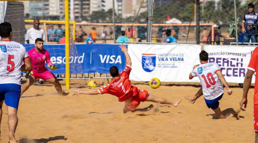 Craques nacionais e capixabas do beach soccer se enfrentam domingo