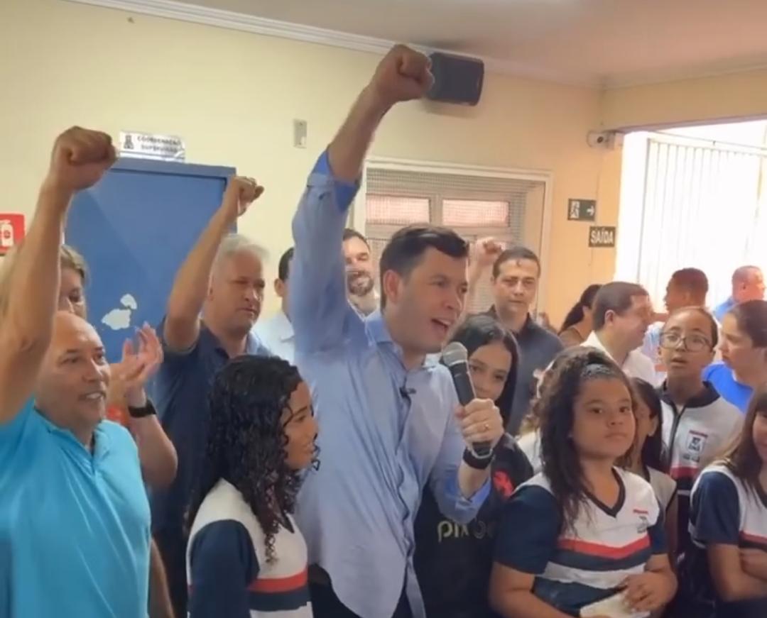 Prefeito Arnaldinho Borgo Compartilha Café da Manhã e Novidades com Alunos e Equipe Escolar em Vila Velha