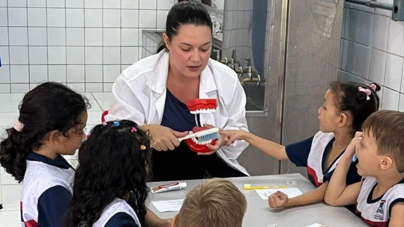 Estudantes participam de ações de saúde bucal em escolas municipais nesta quarta-feira
