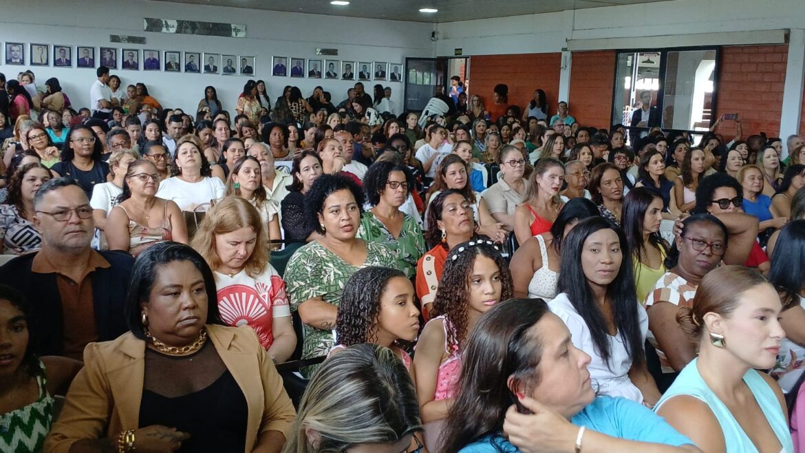 Tarde de Celebração: Vereador Deva Reúne Centenas de Mulheres em uma Homenagem Especial