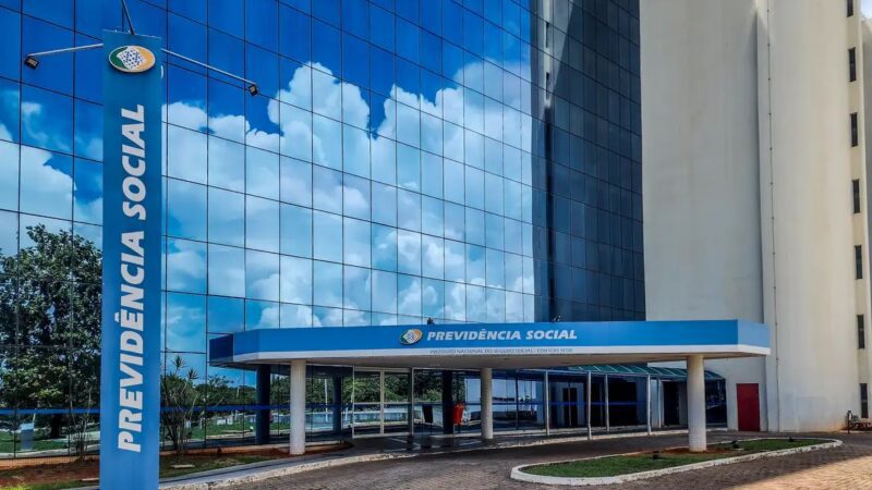 Aposentados e pensionistas podem ter antecipação do 13º salário