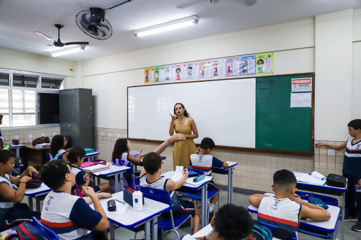 Ensino de libras nas escolas de Vila Velha impulsiona a inclusão e transforma vidas