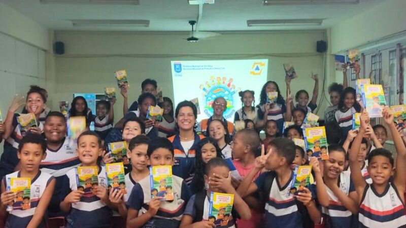 Estudantes de Vila Velha recebem treinamento sobre prevenção de desastres naturais