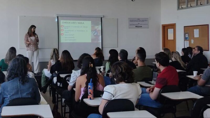 Profissionais da saúde participam de capacitação voltada à saúde bucal