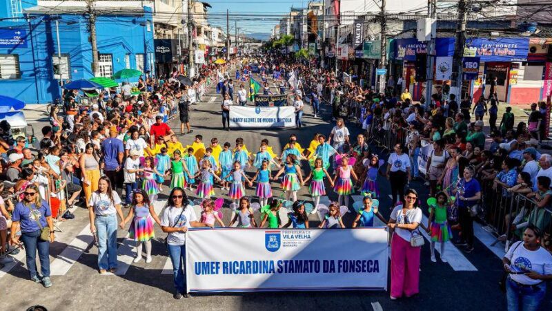Desfile cívico-militar leva mais de 15 mil pessoas às ruas de Vila Velha