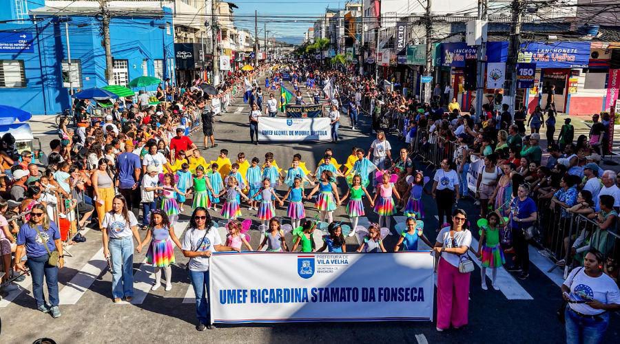 Desfile cívico-militar leva mais de 15 mil pessoas às ruas de Vila Velha