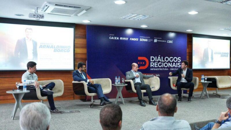 Prefeito debate medidas para destravar recursos federais
