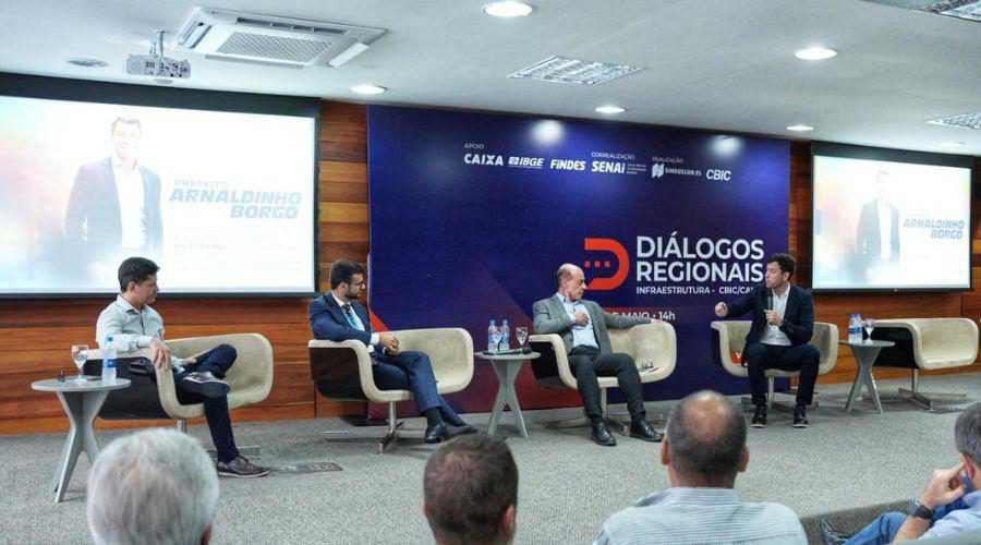Prefeito debate medidas para destravar recursos federais