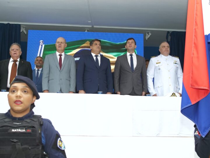 Vila Velha homenageia personalidades em solenidade pelos 490 anos do município