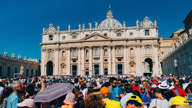 Escolha de novo Papa anunciada pela fumaça branca