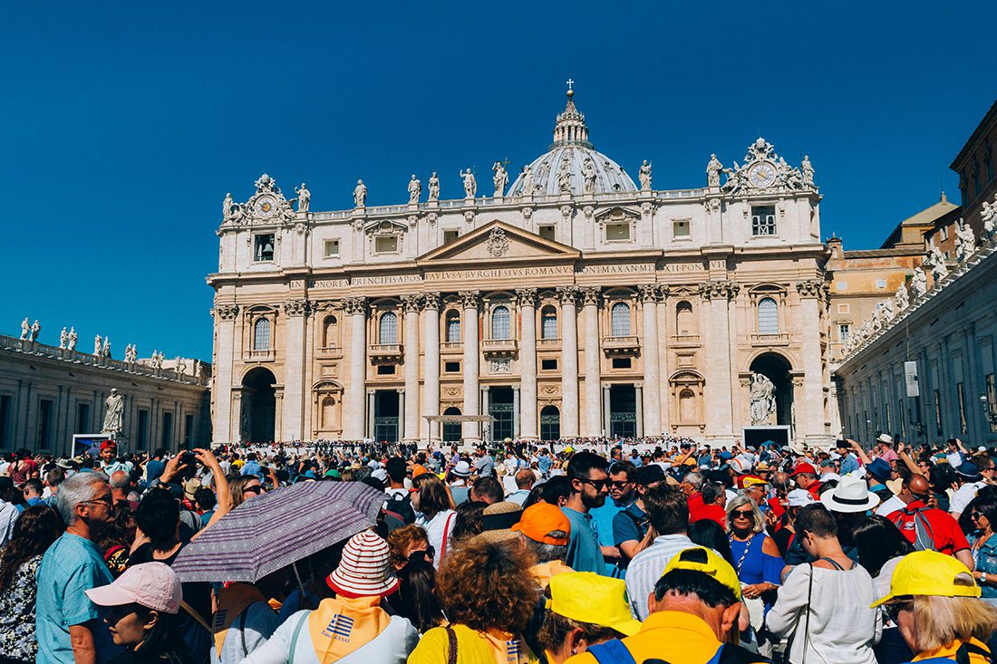 Escolha de novo Papa anunciada pela fumaça branca