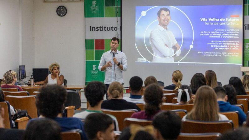 Prefeito apresenta avanços e perspectivas de Vila Velha durante palestra no Ifes