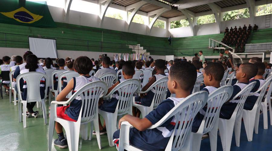Alunos voltam às atividades esportivas no Exército nesta terça-feira