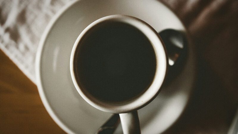 Anvisa ordena retirada e proíbe venda de “café fake”: veja quais marcas