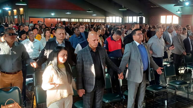 Vereador Devanir reúne mais de mil pessoas em homenagem a pastores e líderes religiosos em Vila Velha