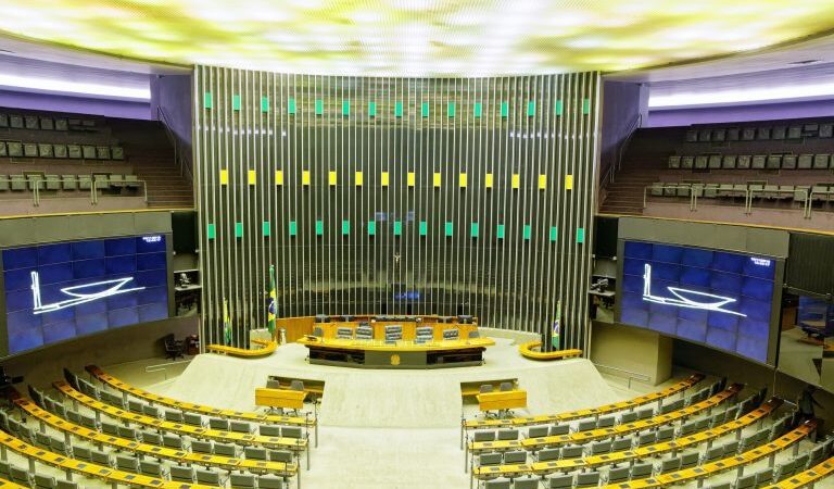 Governo avalia recorrer ao STF contra derrubada do aumento do IOF