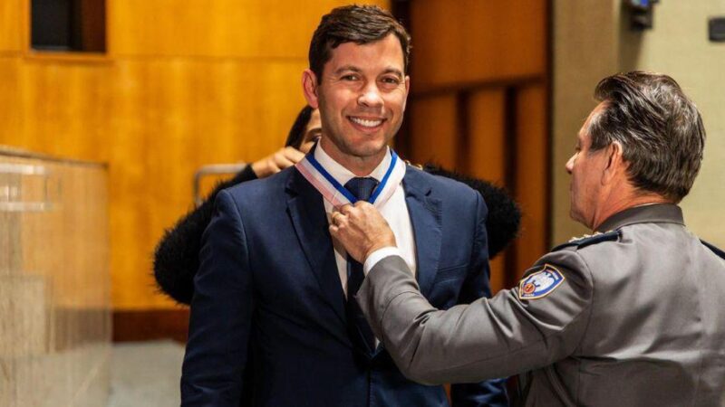 Prefeito Arnaldinho Borgo é homenageado com a maior honraria da Assembleia Legislativa do ES