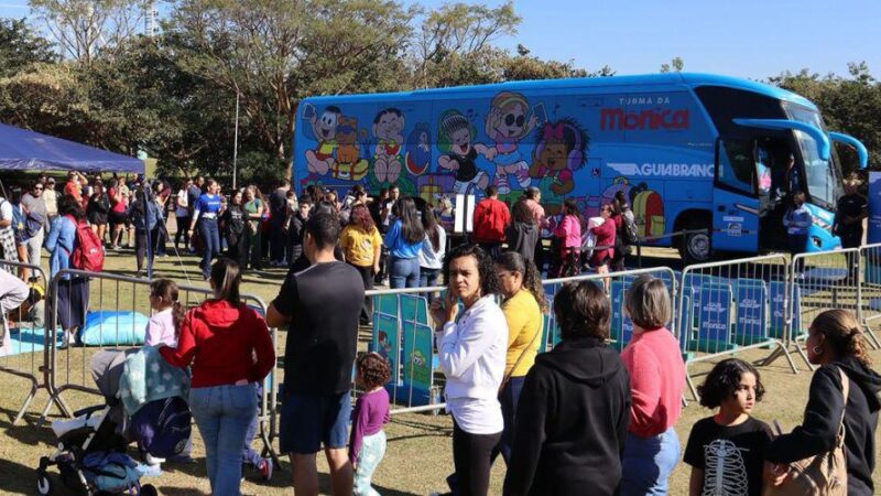 Ônibus da Turma da Mônica desembarca na Prainha com diversão e incentivo à leitura para as crianças