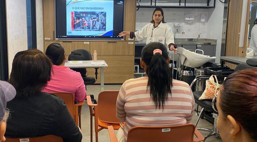 Prefeitura promove curso para mulheres assistidas por projeto social
