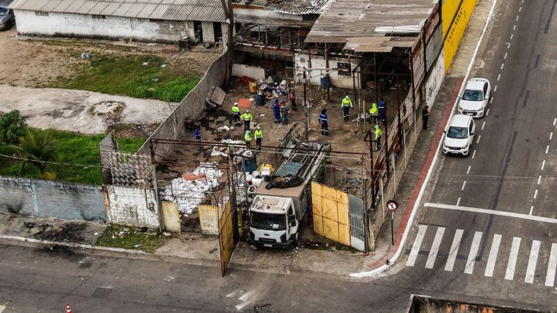 Mais um sucatão é fechado e demolido pela Prefeitura de Vila Velha