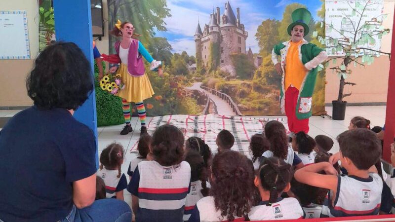 Teatro leva diversão e educação sobre saúde a crianças de Vila Velha