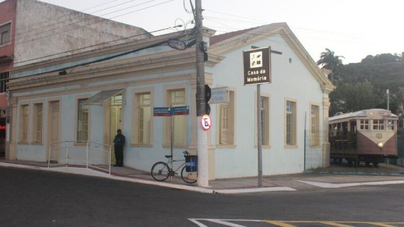 Estudantes da EJA exploram história em passeio noturno pela Prainha nesta quarta-feira (30)