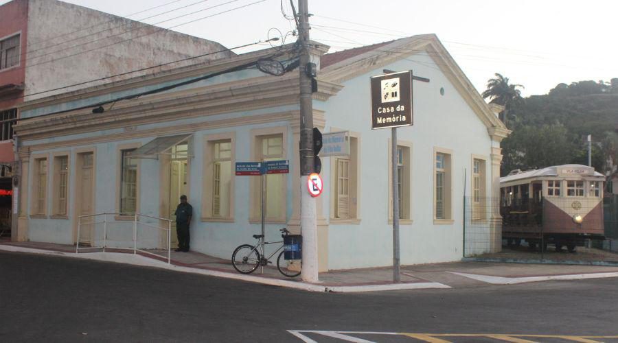 Estudantes da EJA exploram história em passeio noturno pela Prainha nesta quarta-feira (30)