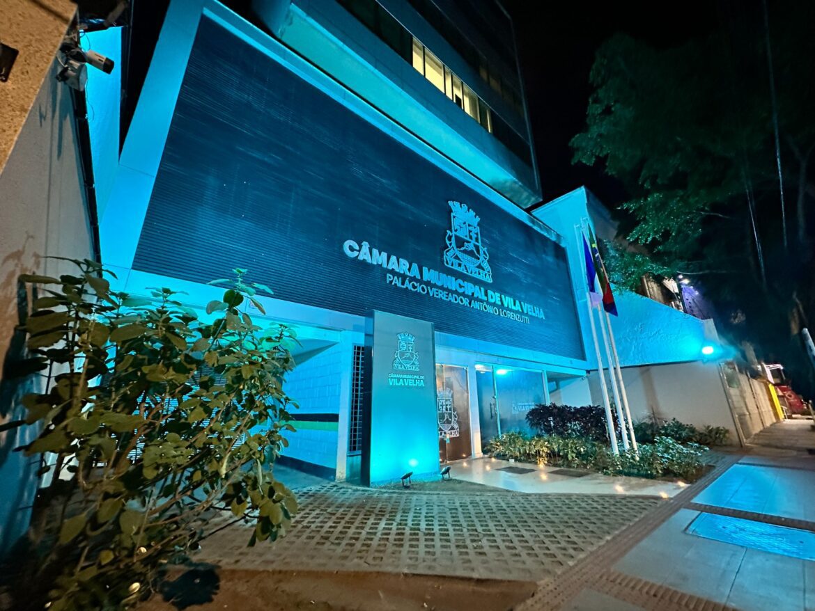Câmara de Vila Velha ilumina sede de azul e apoia campanha mundial de prevenção ao afogamento