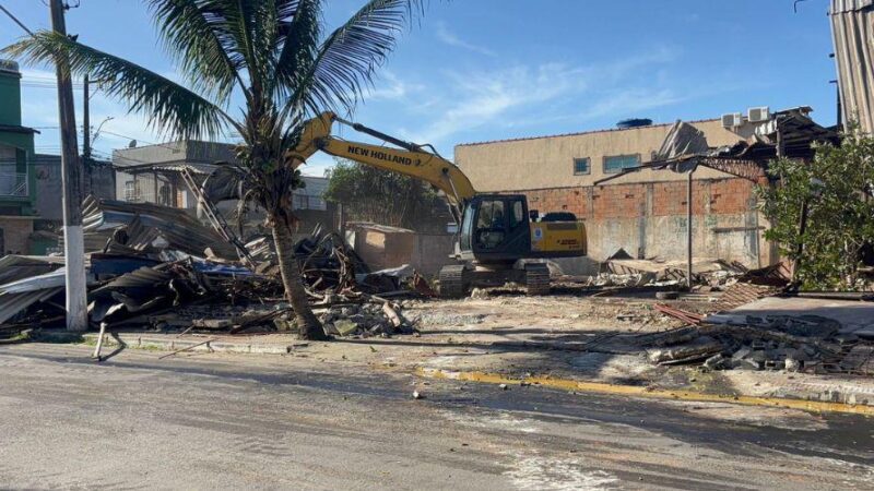 Prefeitura de Vila Velha intensifica ações contra sucatas irregulares e demole mais um ferro-velho em Cristóvão Colombo