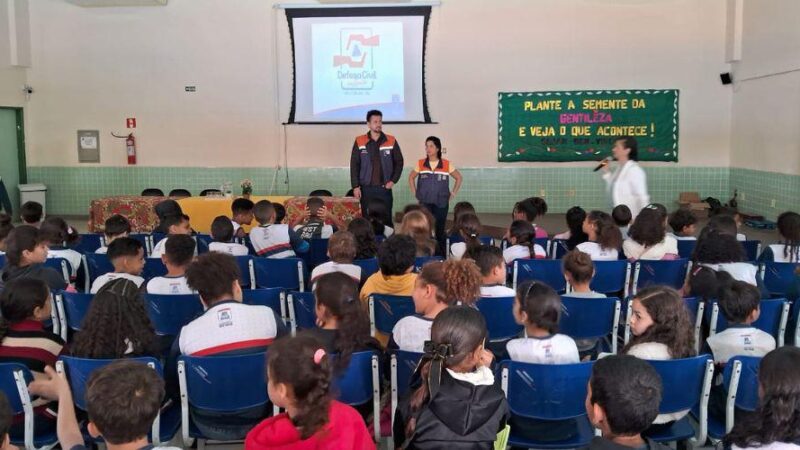Escolas recebem palestras durante a Semana Estadual de Proteção e Defesa Civil