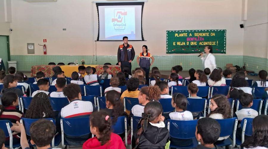 Escolas recebem palestras durante a Semana Estadual de Proteção e Defesa Civil