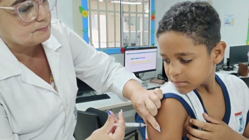 Campanha de combate à dengue oferece vacinação para 10 a 14 anos neste sábado