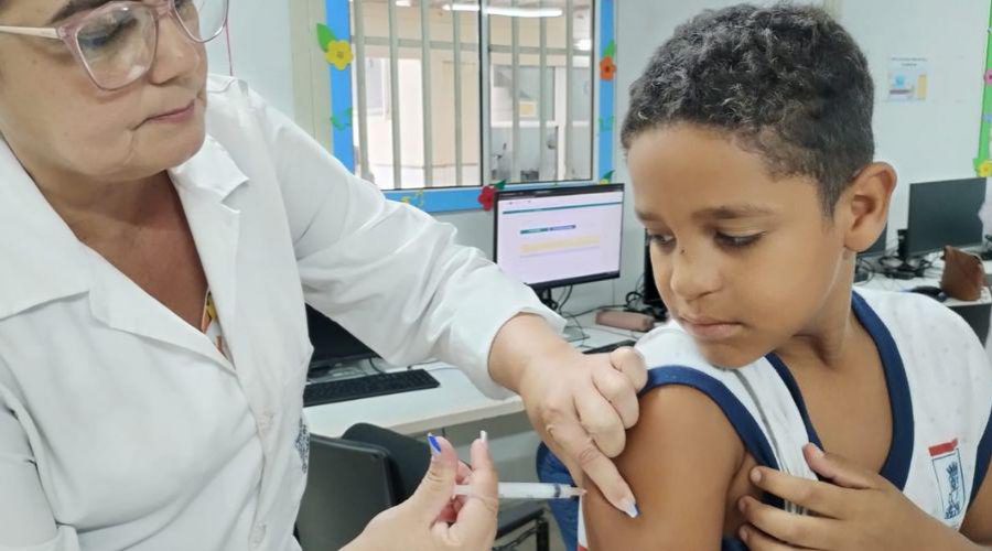 Campanha de combate à dengue oferece vacinação para 10 a 14 anos neste sábado