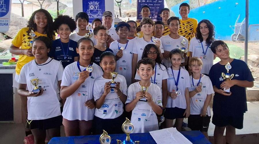 Alunos de iniciativa social marcam presença no Circuito de Tênis Escolar