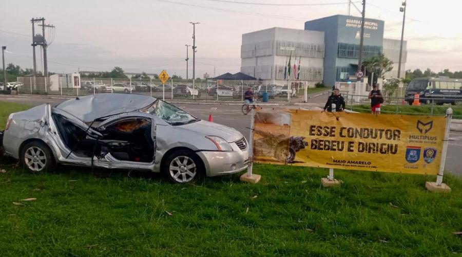 Carro batido vira ferramenta de conscientização em ação da Semana Nacional de Trânsito