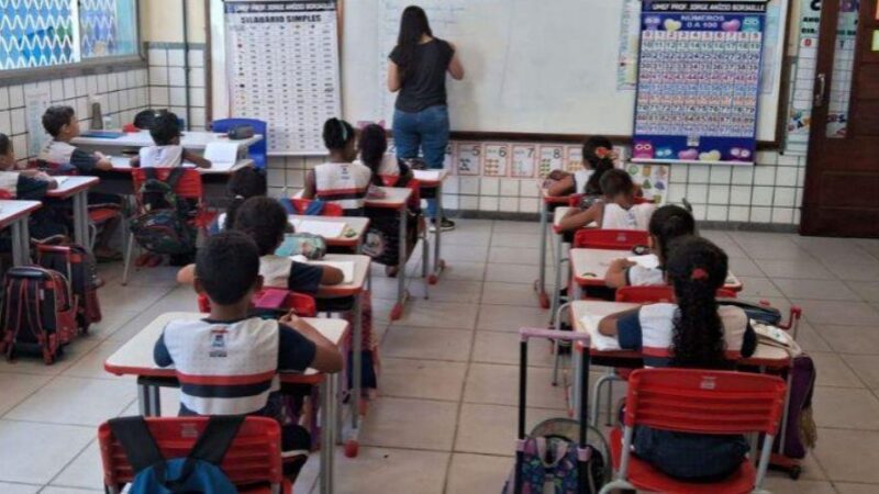 Vila Velha se destaca com os maiores salários do Estado para profissionais da educação