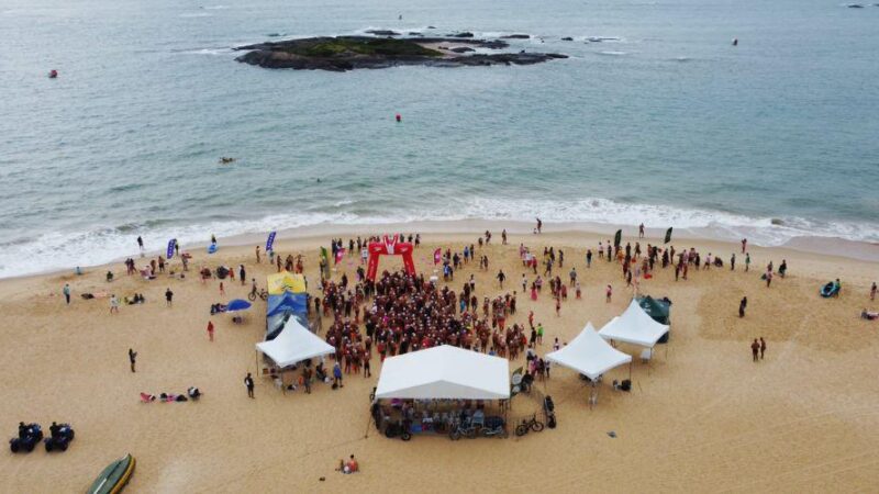 Itapuã recebe 400 nadadores em evento para marcar o Outubro Rosa neste domingo